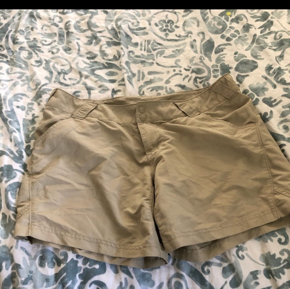 Columbia Women’s PFG Omni Shade Khaki Shorts L